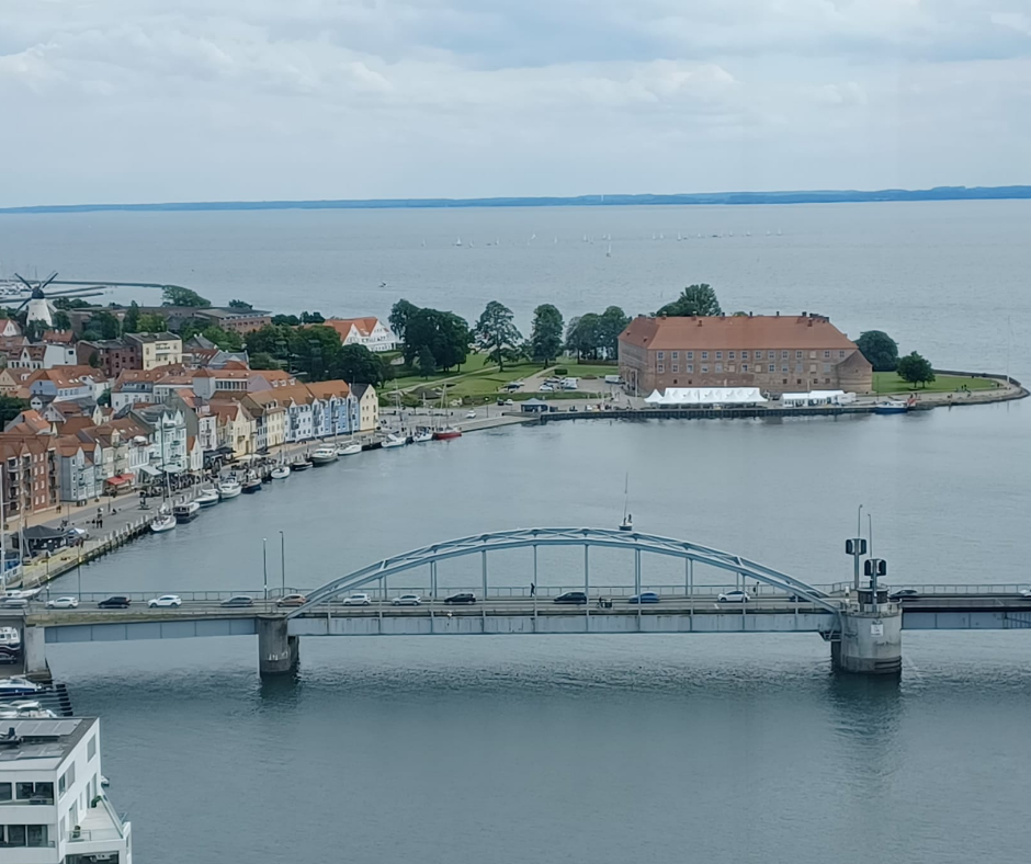 Aussicht auf Sonderborg Hafen und Schloss von der Alsik-Aussichtsplattform