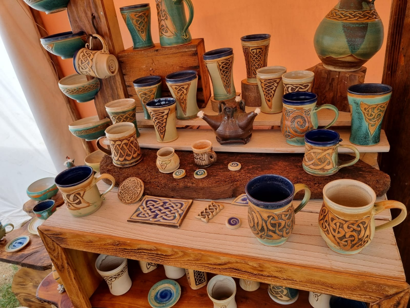 Porzellan auf dem Wikingermarkt, Wikingertage Schleswig, Kunsthandwerk, Haithabu Museum 