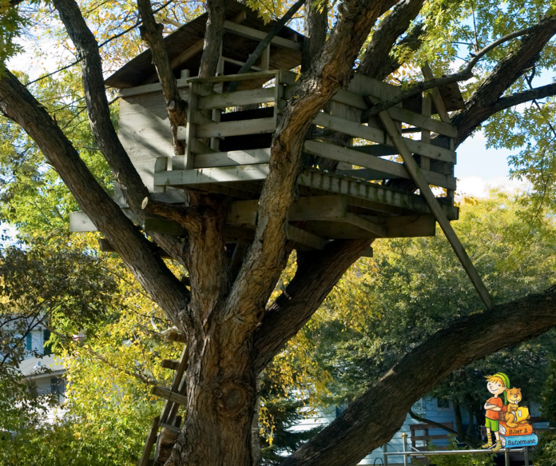 Selbstgebautes Baumhaus, Rückzugsort für Kinder, Natur entdecken