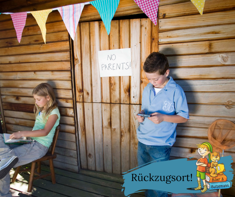 Kinder spielen auf Baumhaus, Kindertraum, Rückzugsort, Abenteuer Wald
